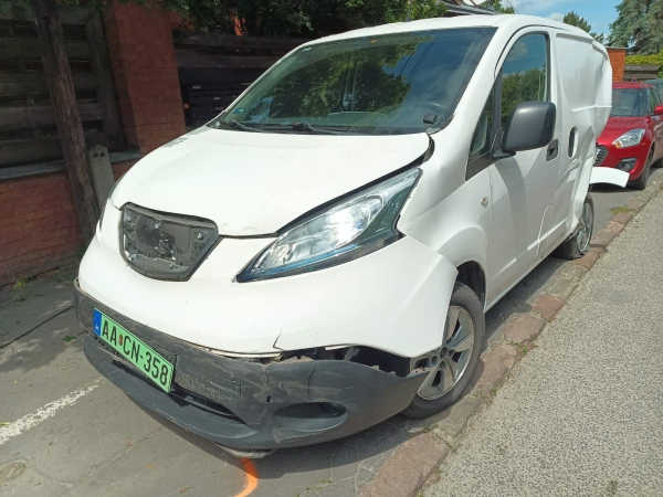 TÖRÖTT E-NV200 Nissan 40kw akkuval ELADÓ