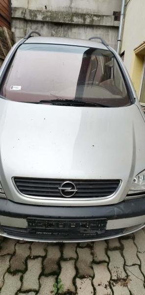 Alkatrésznek eladó Opel Zafira