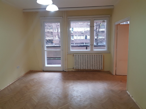 Deák térnél 2 szobás, csendes, kertre néző erkélyes lakás kiadó Király utca